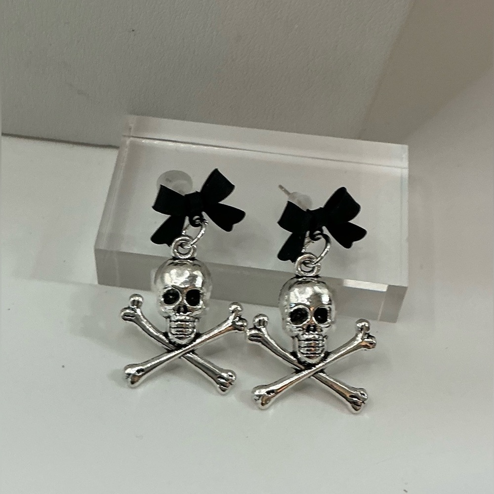 SILVER TONE GIRLY SKULL & CROSSBONES BLACK BOW EARRINGS HANDMADE GOTH PUNK